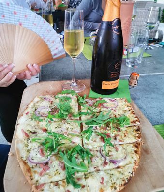 Gerichte und Weine vom Cafe & Weinausschank Schlag im Weindorf Roßbach
