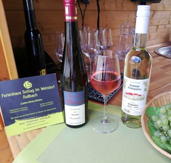 Gerichte und Weine vom Cafe & Weinausschank Schlag im Weindorf Roßbach