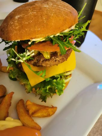 Gerichte und Weine vom Cafe & Weinausschank Schlag im Weindorf Roßbach