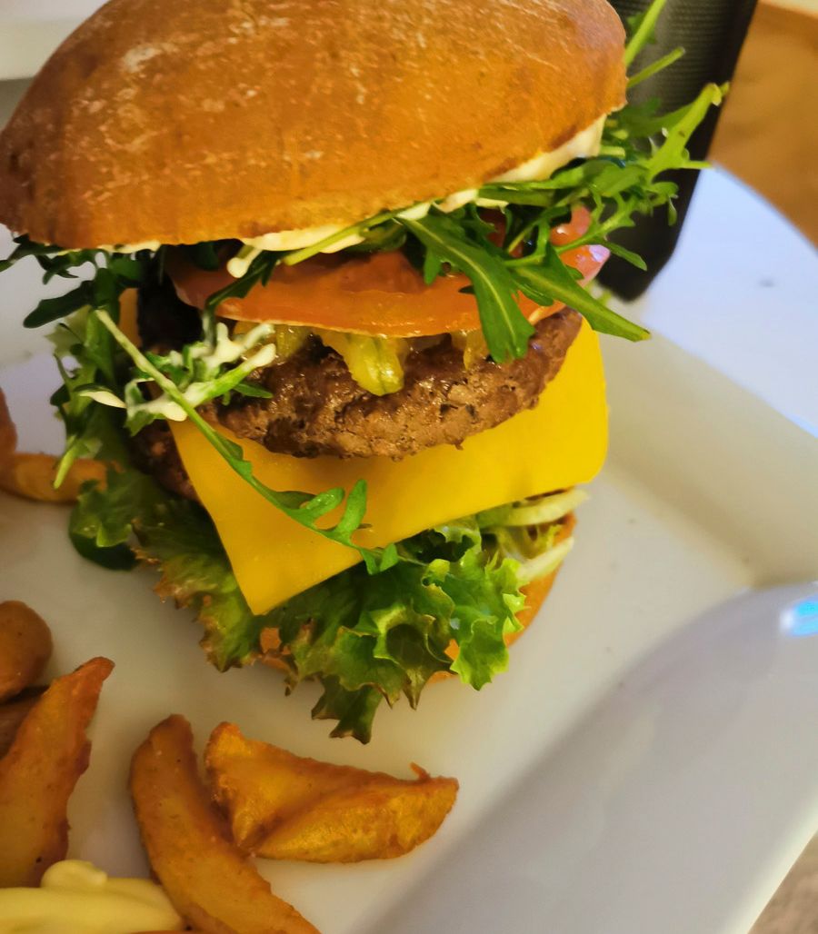 Gerichte und Weine vom Cafe & Weinausschank Schlag im Weindorf Roßbach
